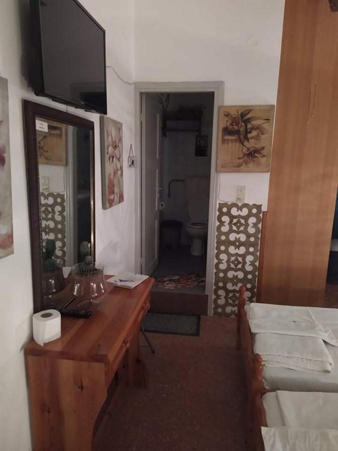 Ενοικιαζόμενα Δωμάτια Ματούλα Κοχειλα Spetses Town Ngoại thất bức ảnh